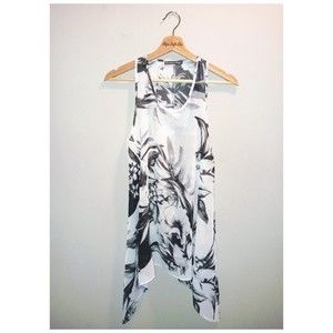 Madison Paige Floral‎ White & Black Shark Bite Sleeveless Top NWOT